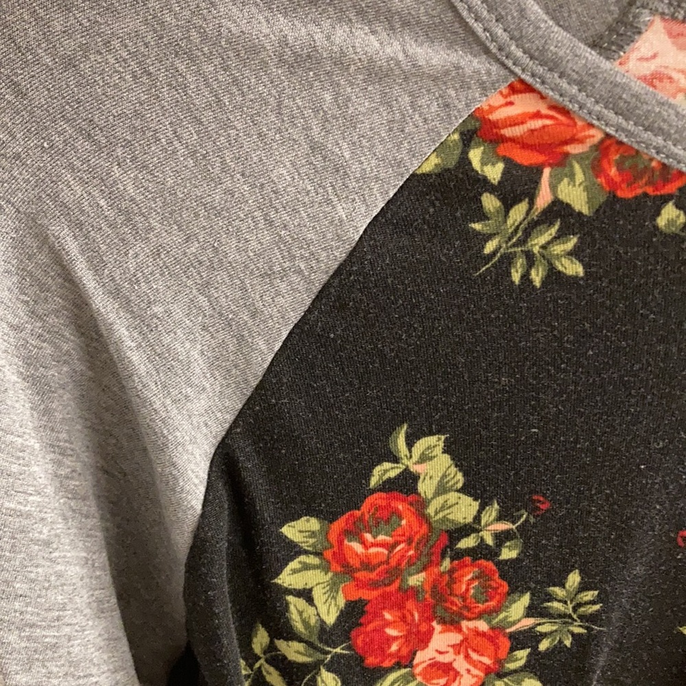 —Medium Rose LuLaRoe Randy T - Picture 2 of 6